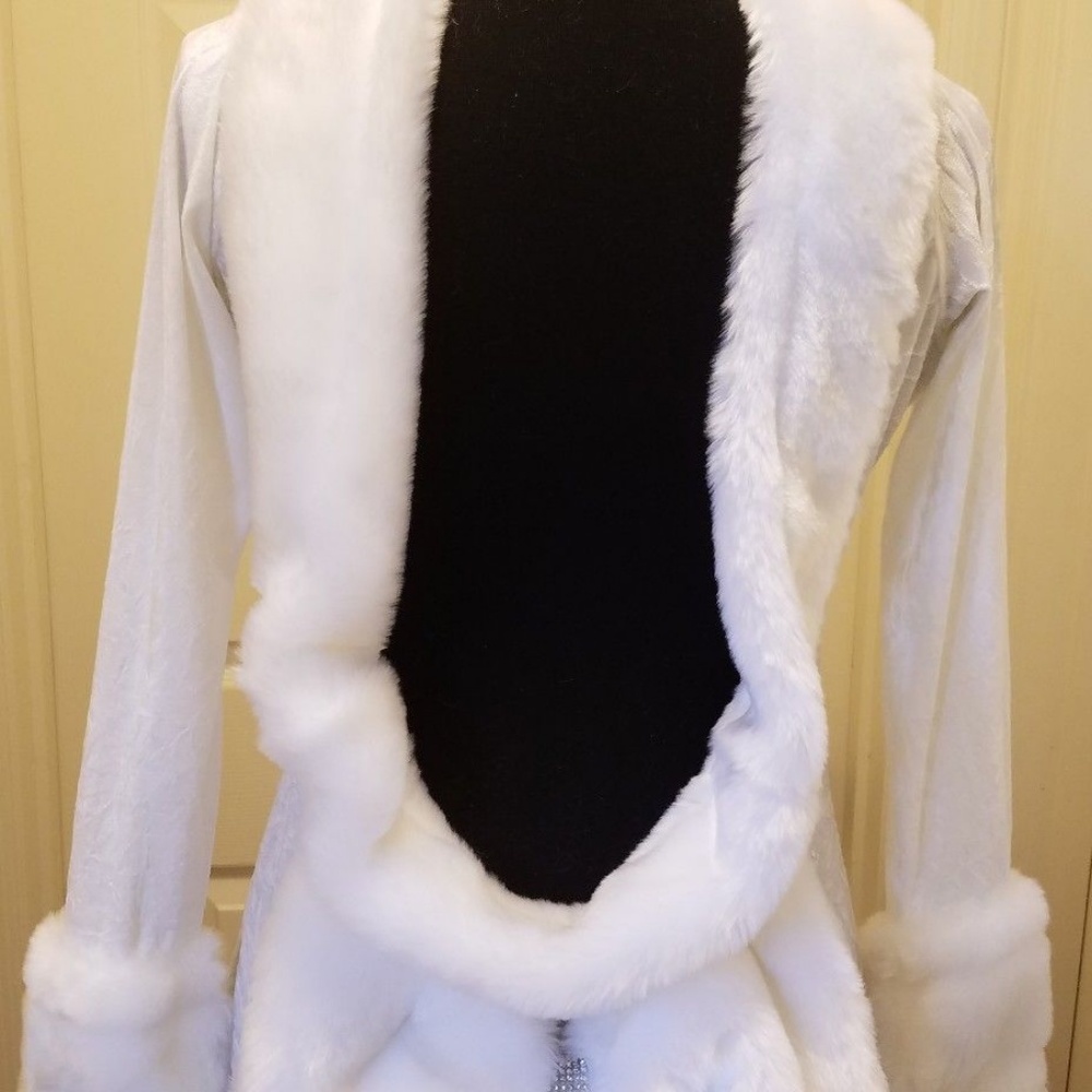 Faux Mink Backless Velvet Mermaid Wedding Gown - Picture 5 of 8